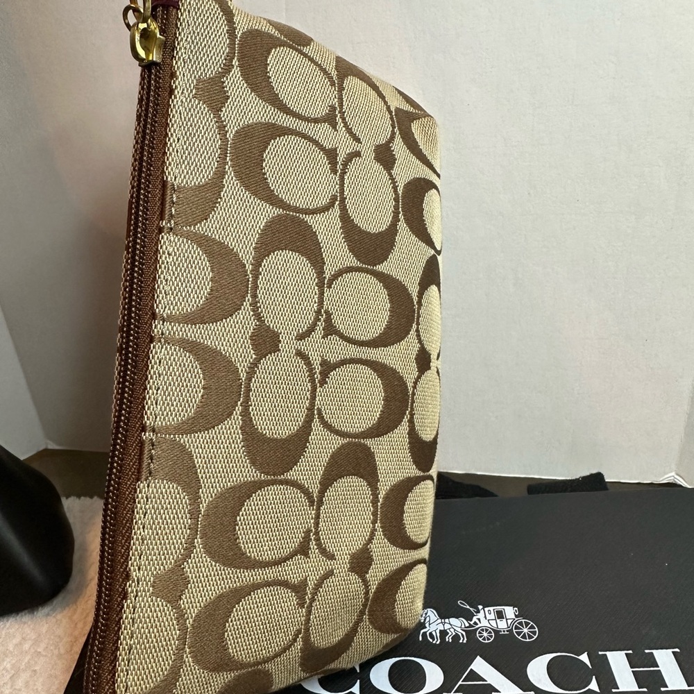 Coach Brown and Cream Signature Clutch/wristlet - Picture 2 of 10